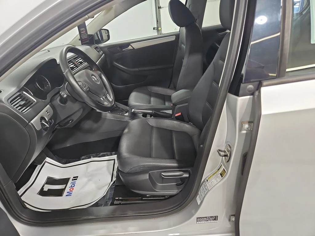 Used 2012 Silver Volkswagen TDI image 9