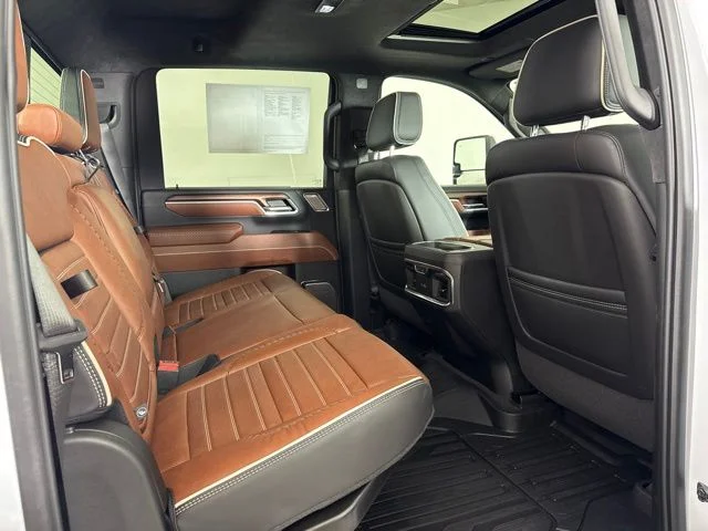 Used 2025 White Frost GMC Denali Ultimate image 5