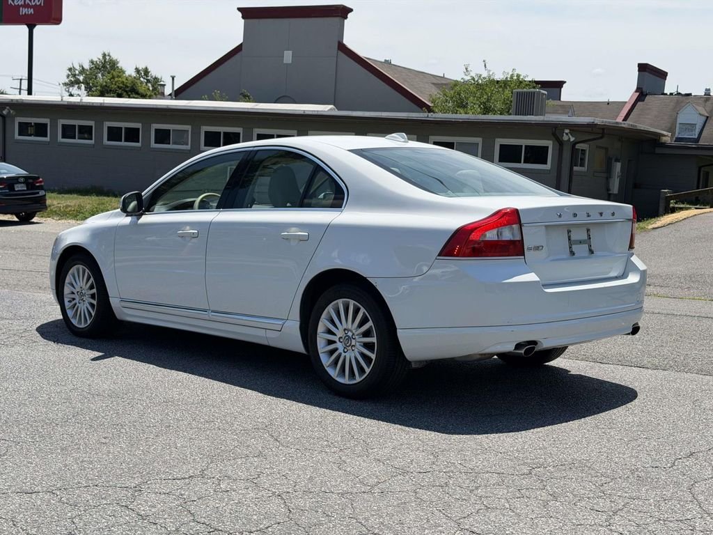 Used 2012 White Volvo 3.2 image 21