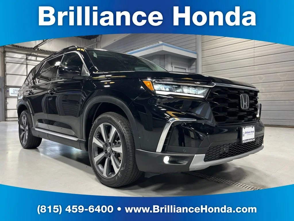 2025 Honda Pilot Touring AWD's photo
