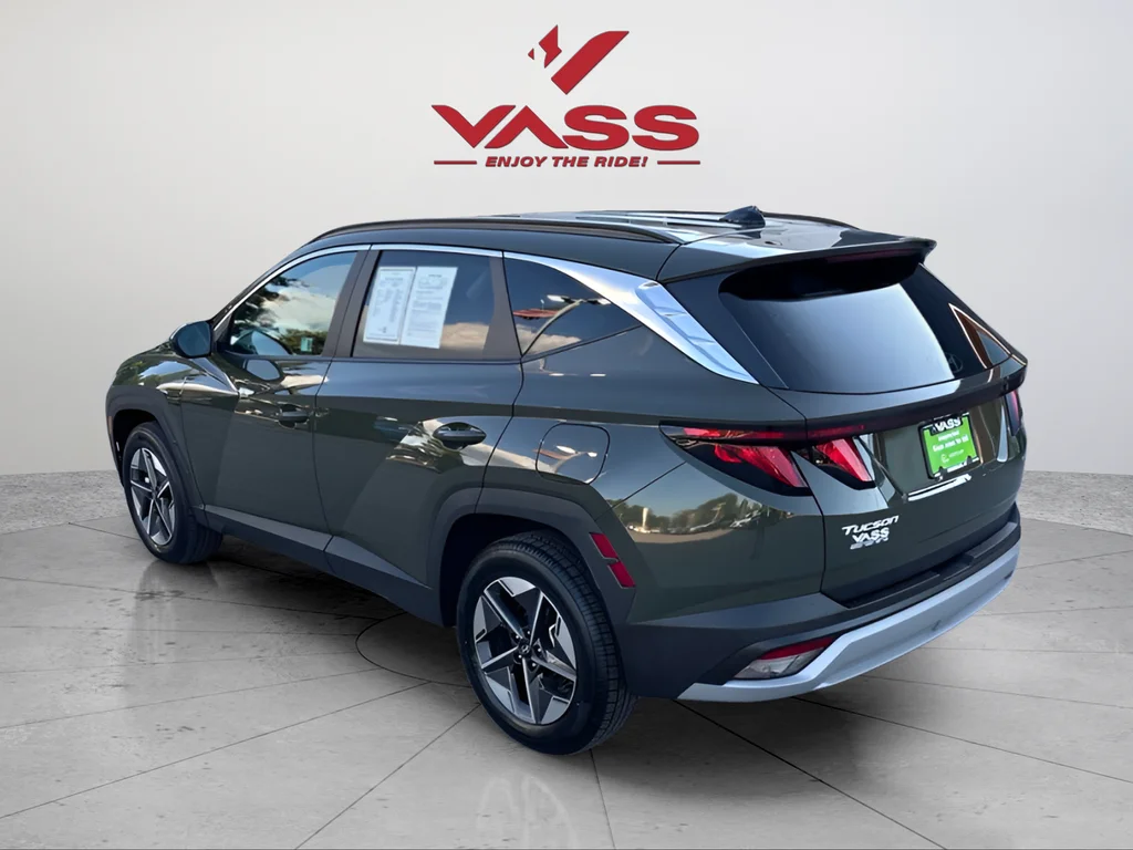 Used 2025 Green Hyundai SEL image 3