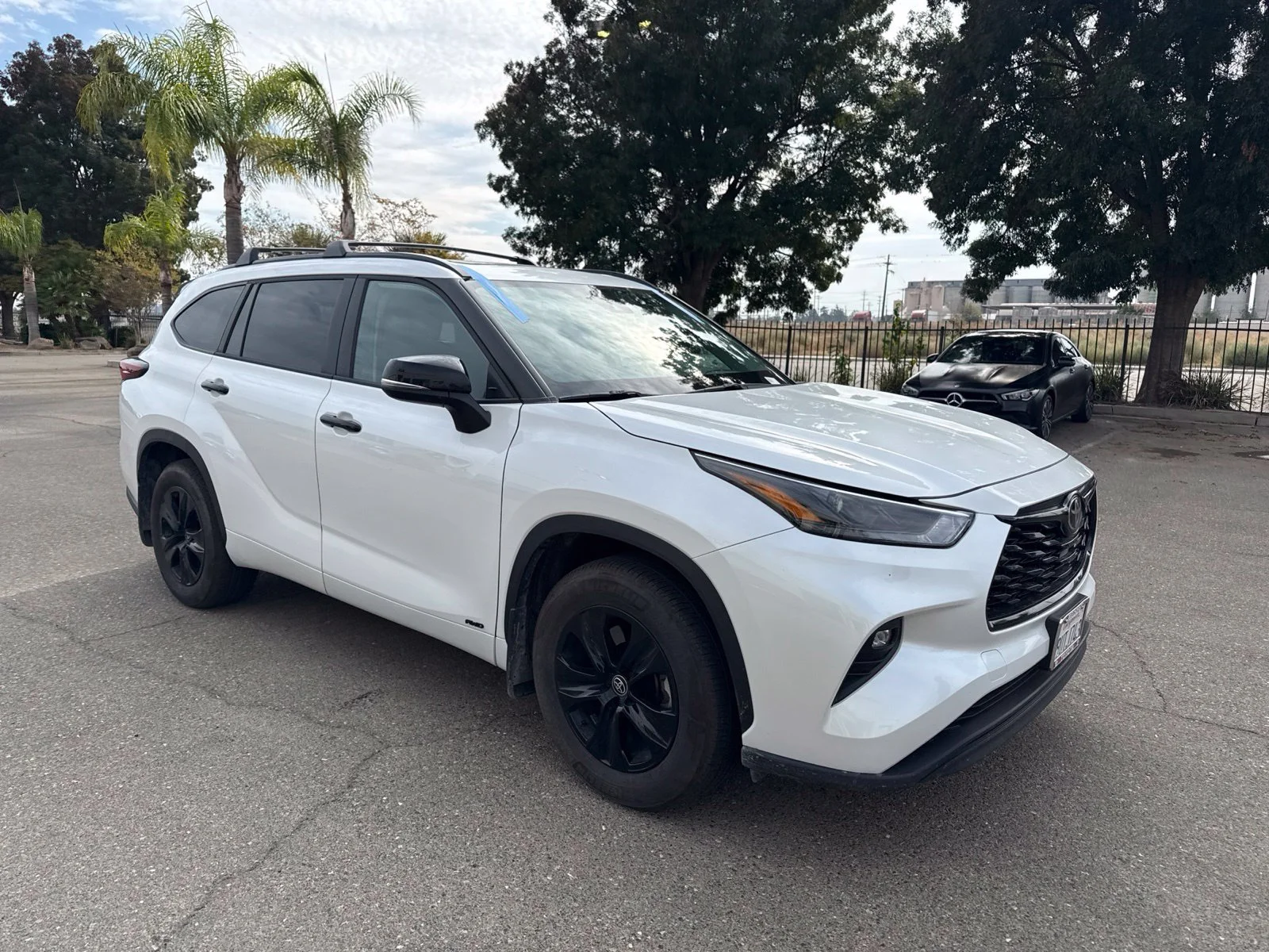 Used 2025 Beige Toyota XLE image 1