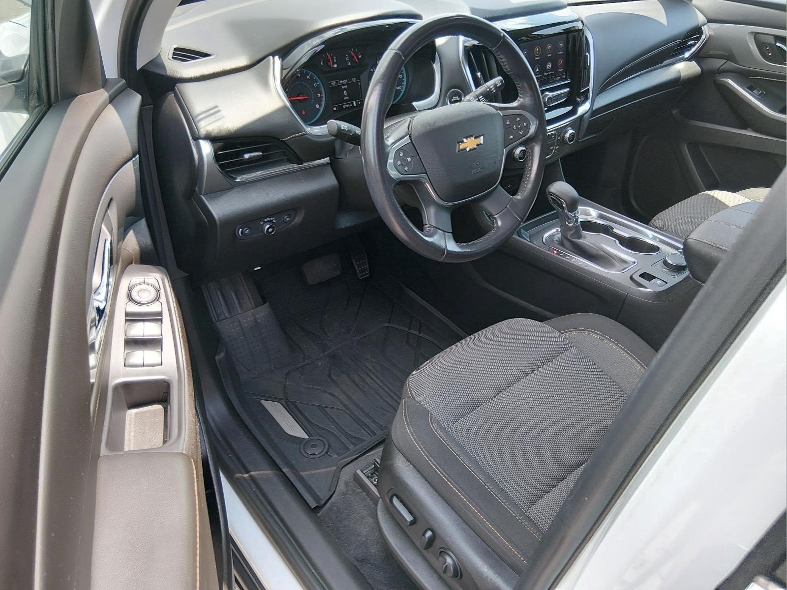 Used 2021 Summit White Chevrolet LT Cloth image 15
