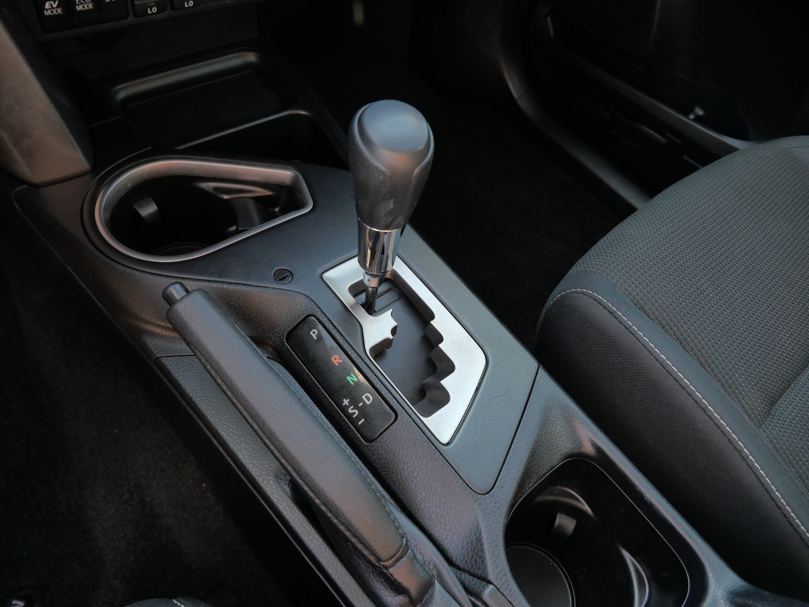 Certified Used 2018 Super White Toyota Hybrid XLE image 24