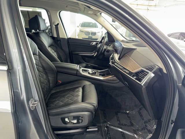 Used 2024 Skyscraper Grey Metallic BMW xDrive40i image 10