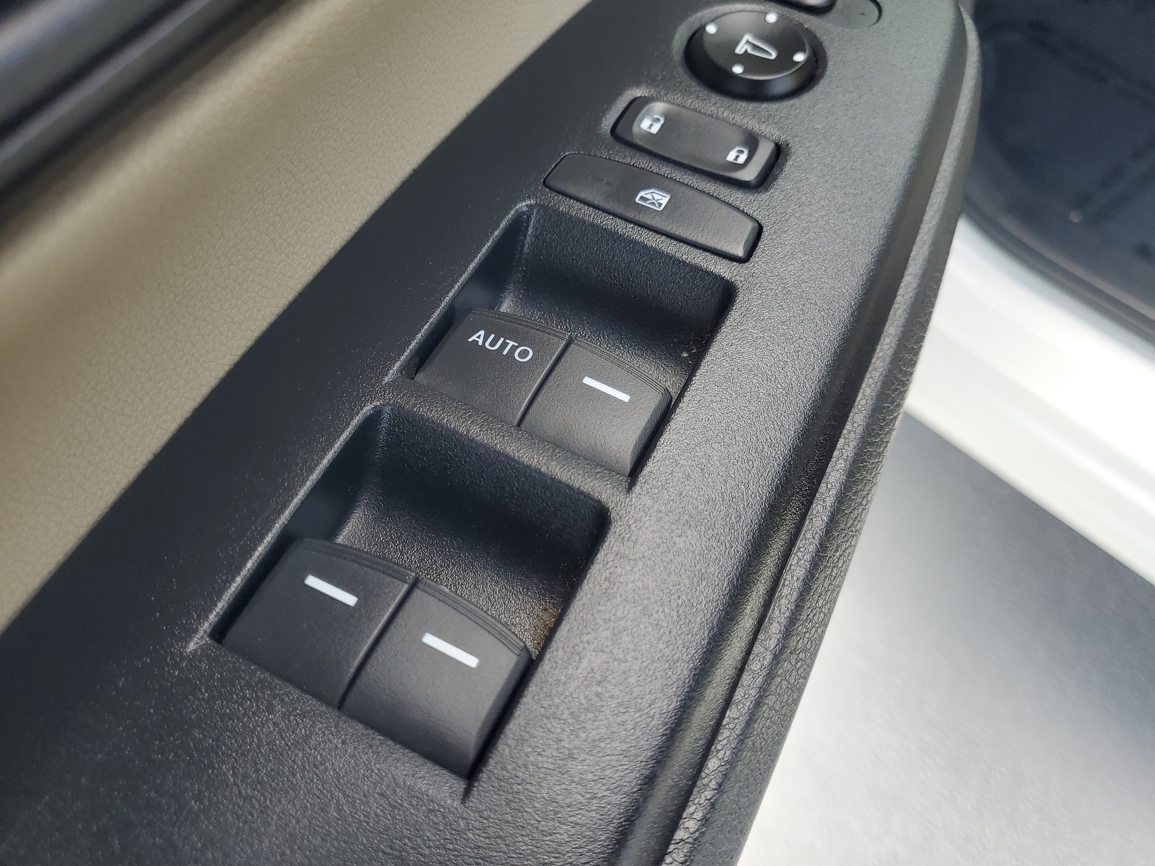 Used 2020 Platinum White Honda LX image 18