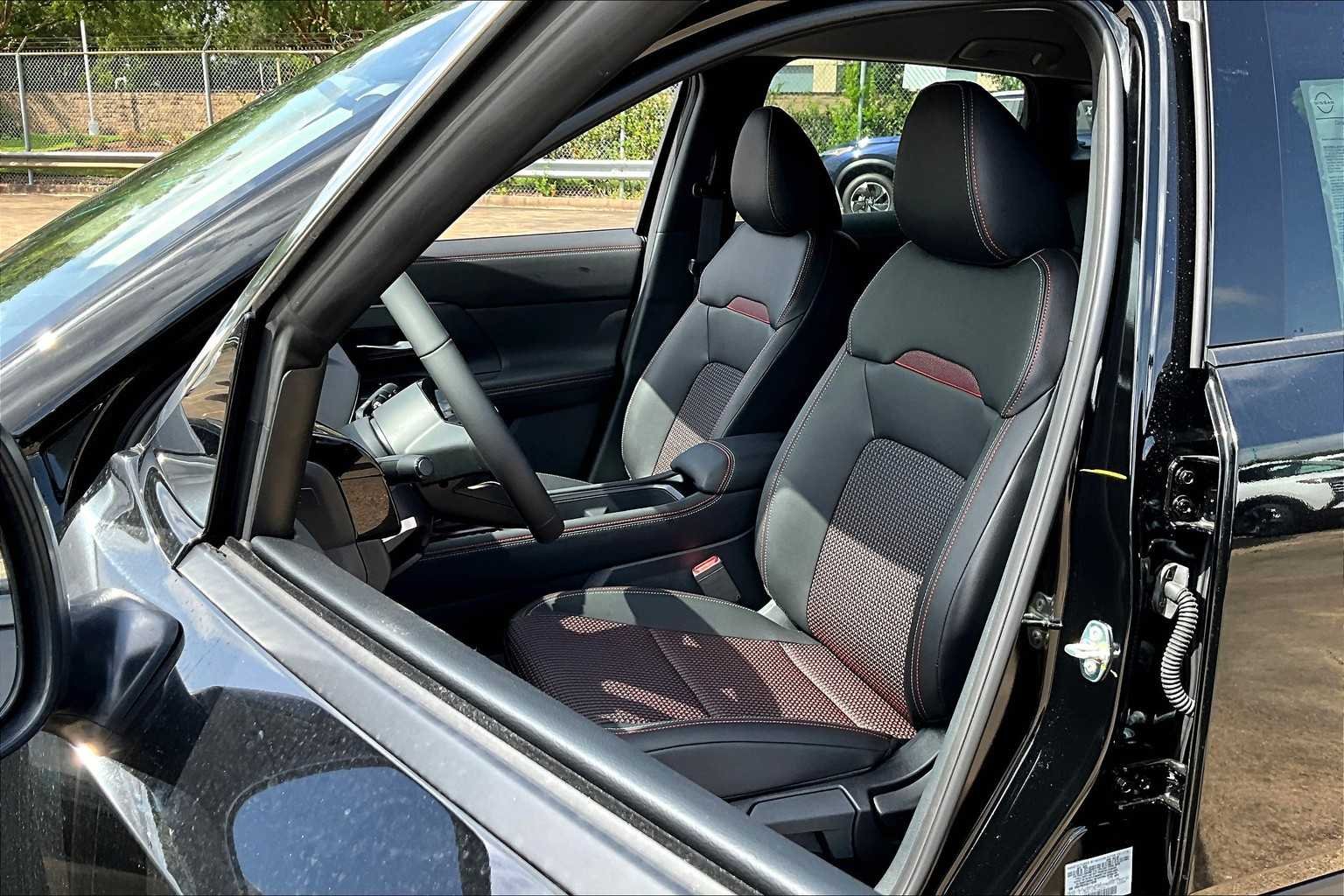 2025 Nissan Kicks SR - Photo 17