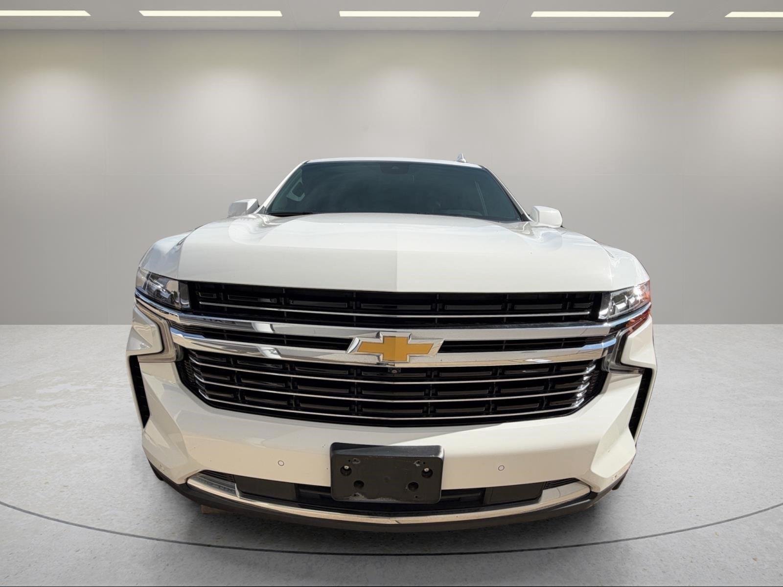 Used 2023 Iridescent Pearl Tricoat Chevrolet LT image 2