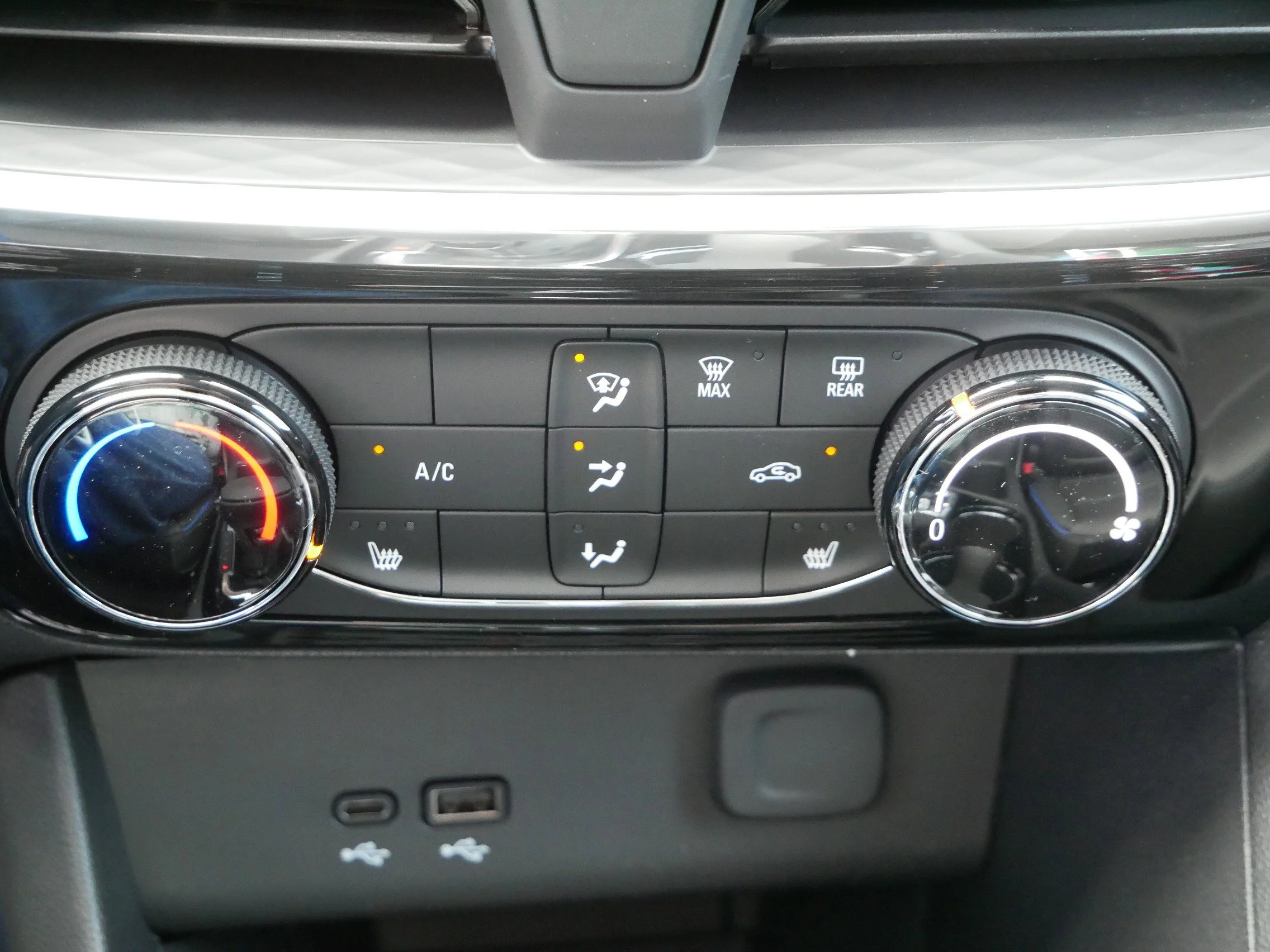 2026 Buick Encore GX Sport Touring - Photo 8