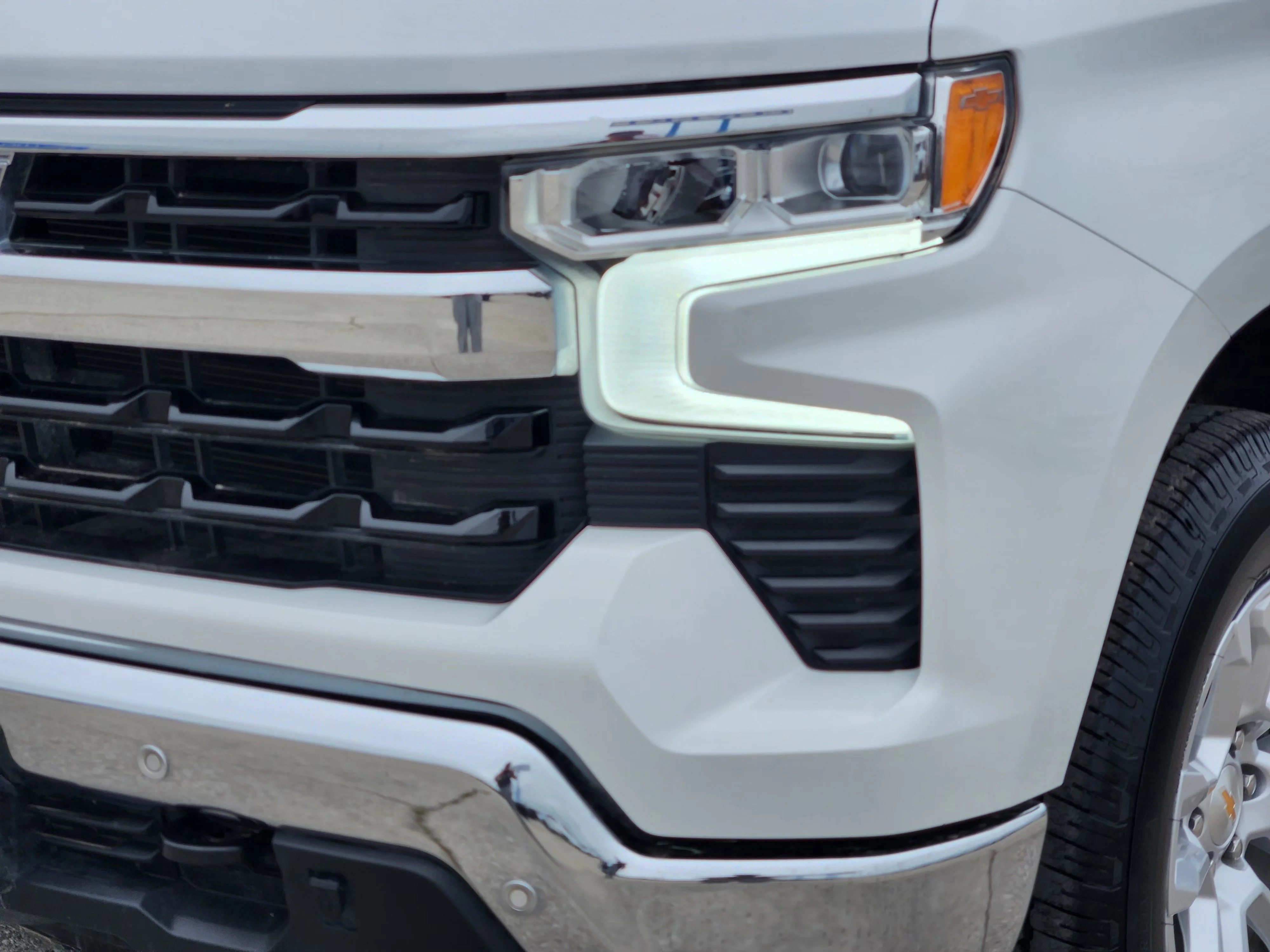 Used 2025 Summit White Chevrolet LT LT1 image 8