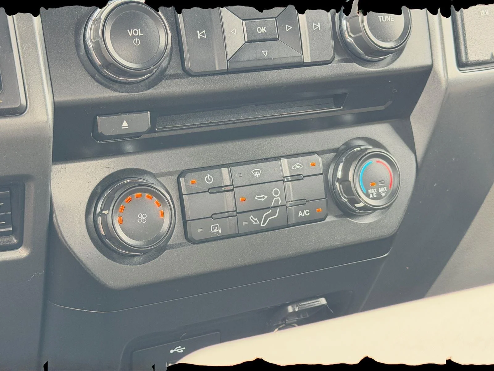 2018 Ford F-350 Super Duty XLT - Photo 24