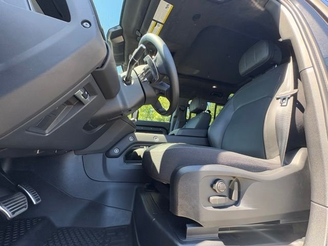 Certified Used 2025 Black Land Rover V8 image 13