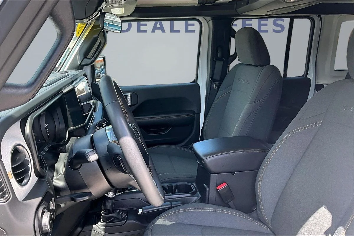 Used 2024  Jeep Sahara 4xe image 21