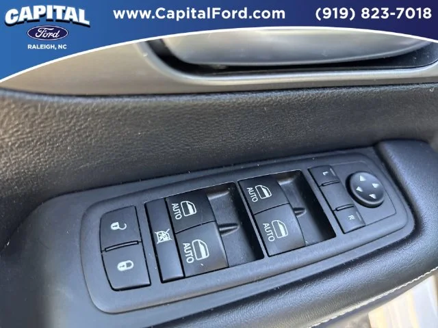 Used 2025 White Chrysler Select image 21