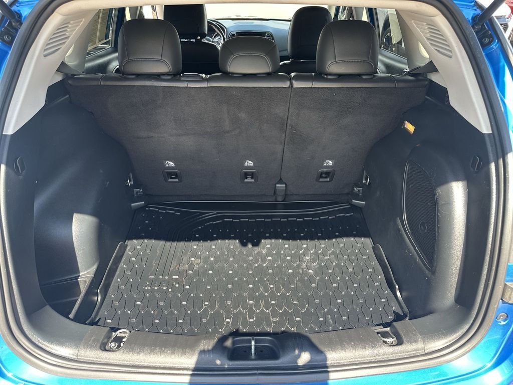 Used 2021  Jeep Altitude image 24