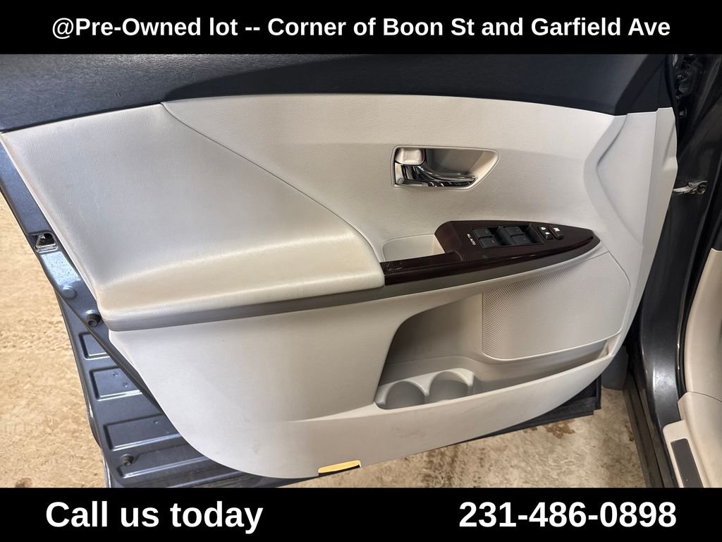 Used 2010  Toyota Base image 14