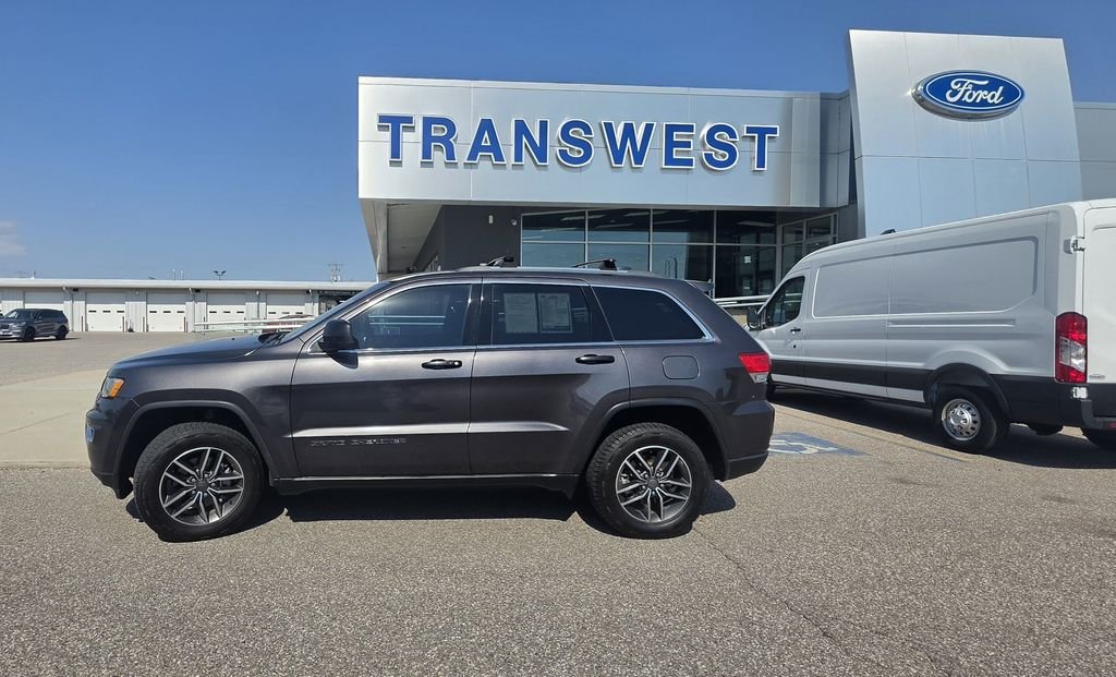 Used 2018 Jeep Grand Cherokee Laredo E with VIN 1C4RJFAG8JC298641 for sale in Scottsbluff, NE