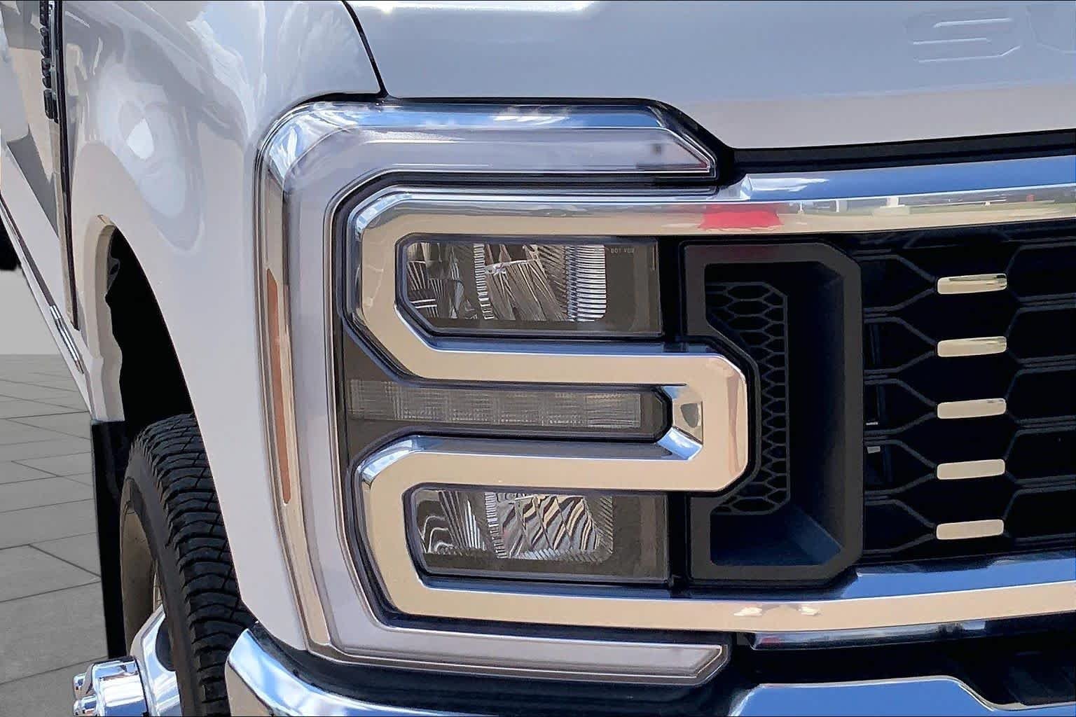 New 2026 Star White Metallic Tri-Coat Ford F-350® Lariat® image 13