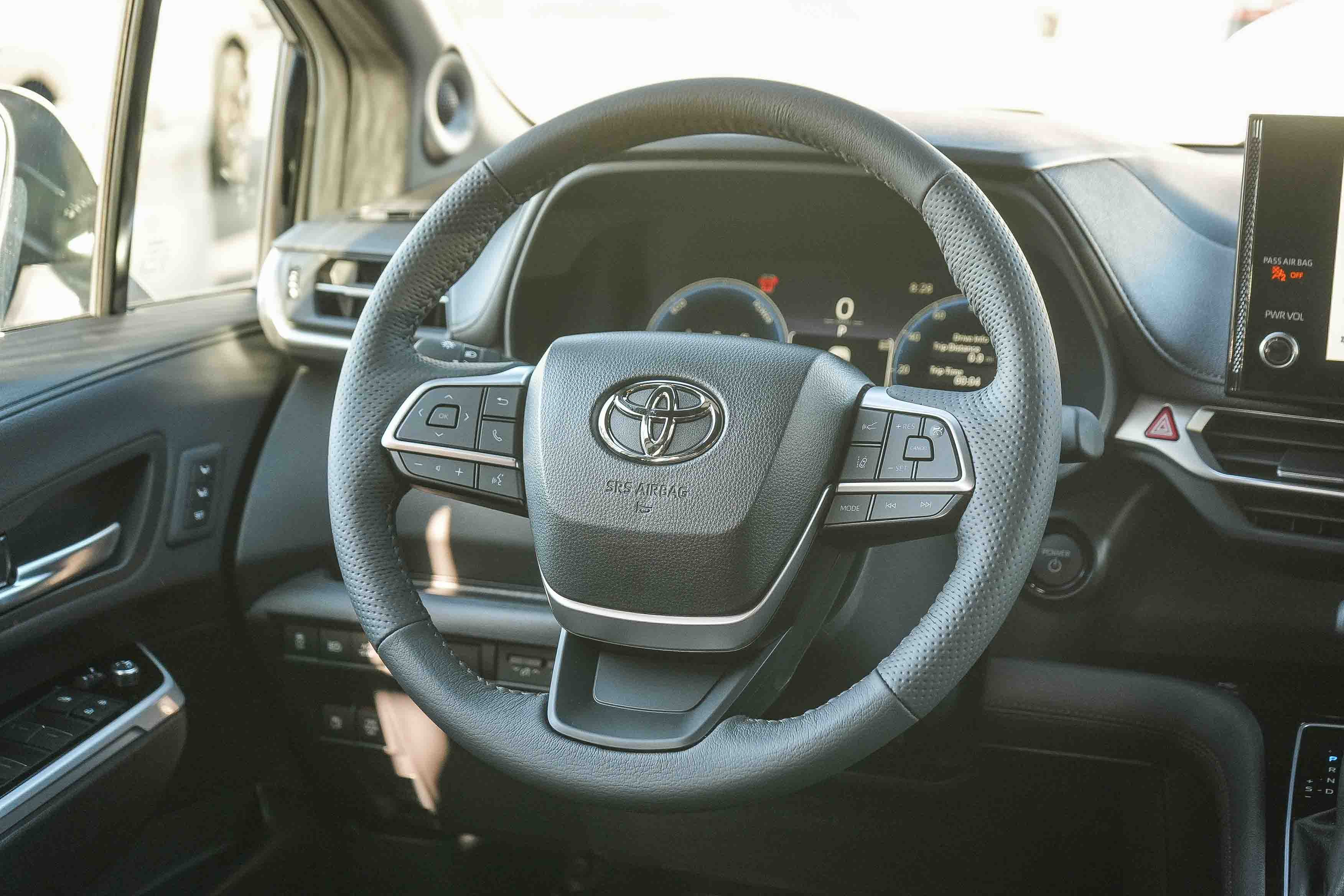 New 2026 Midnight Black Metallic Toyota  Platinum image 15