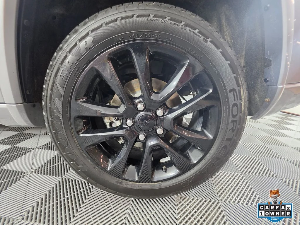 Used 2017 Silver Jeep Altitude image 14