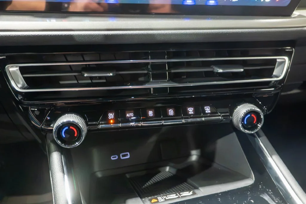 2027 Chevrolet Traverse LT - Photo 21