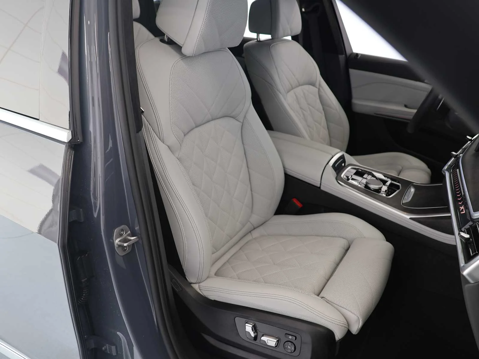 Certified Used 2026 Sparkling Copper Metallic BMW xDrive40i image 13