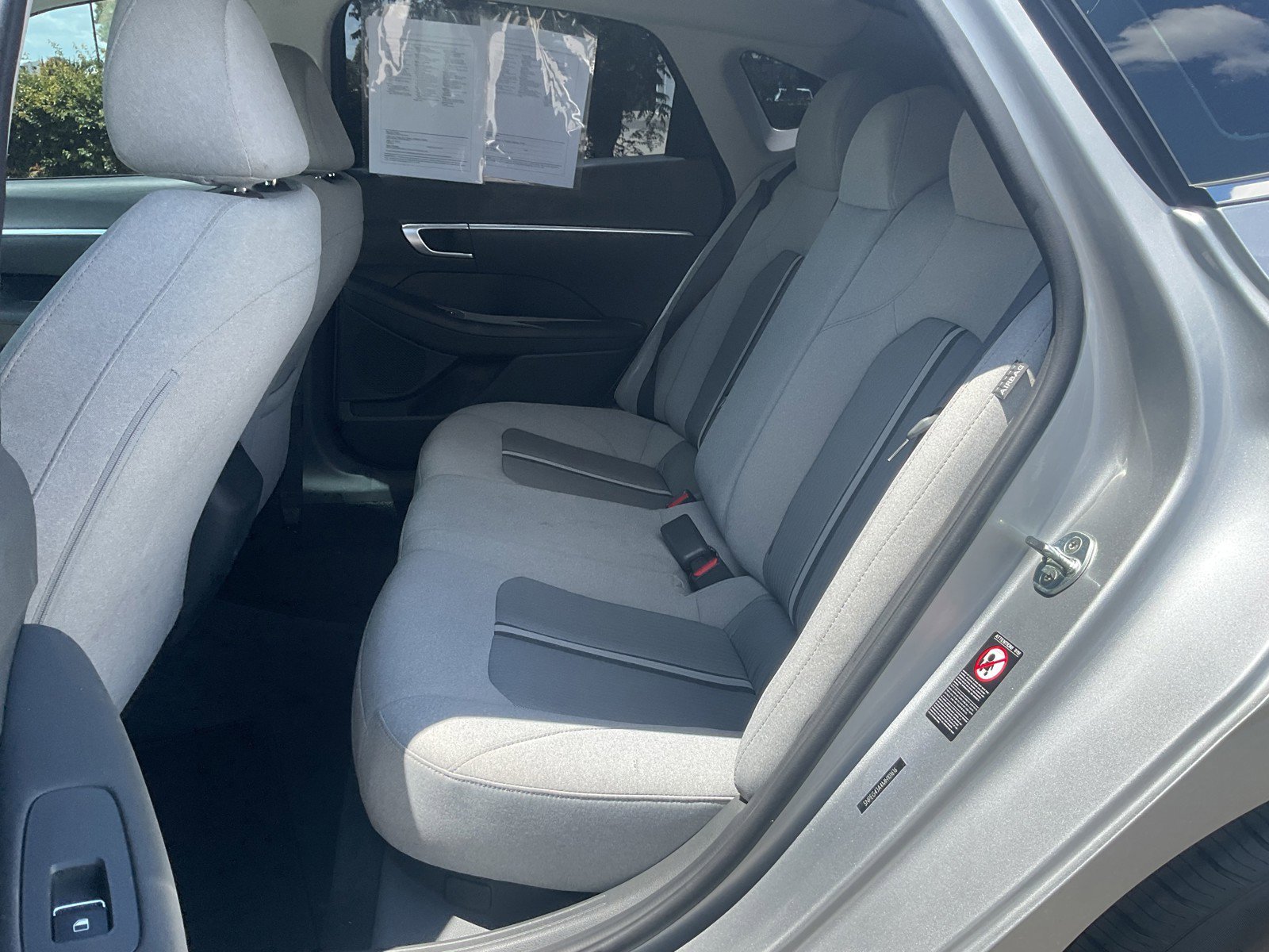 Used 2021 Shimmering Silver Pearl Hyundai SE image 11