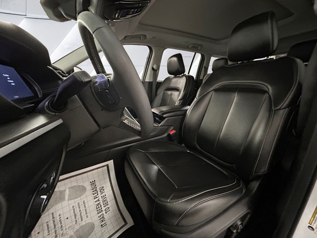 Used 2023 White Jeep Limited image 8