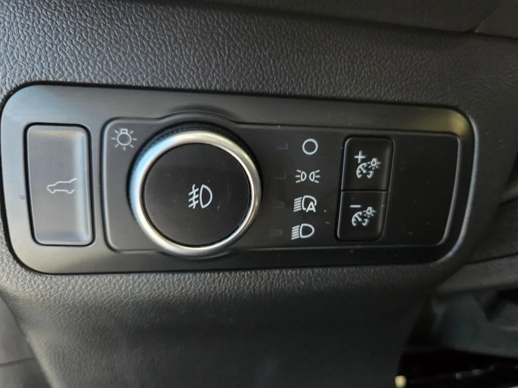 Used 2024 Iconic Silver Metallic Ford Platinum image 33