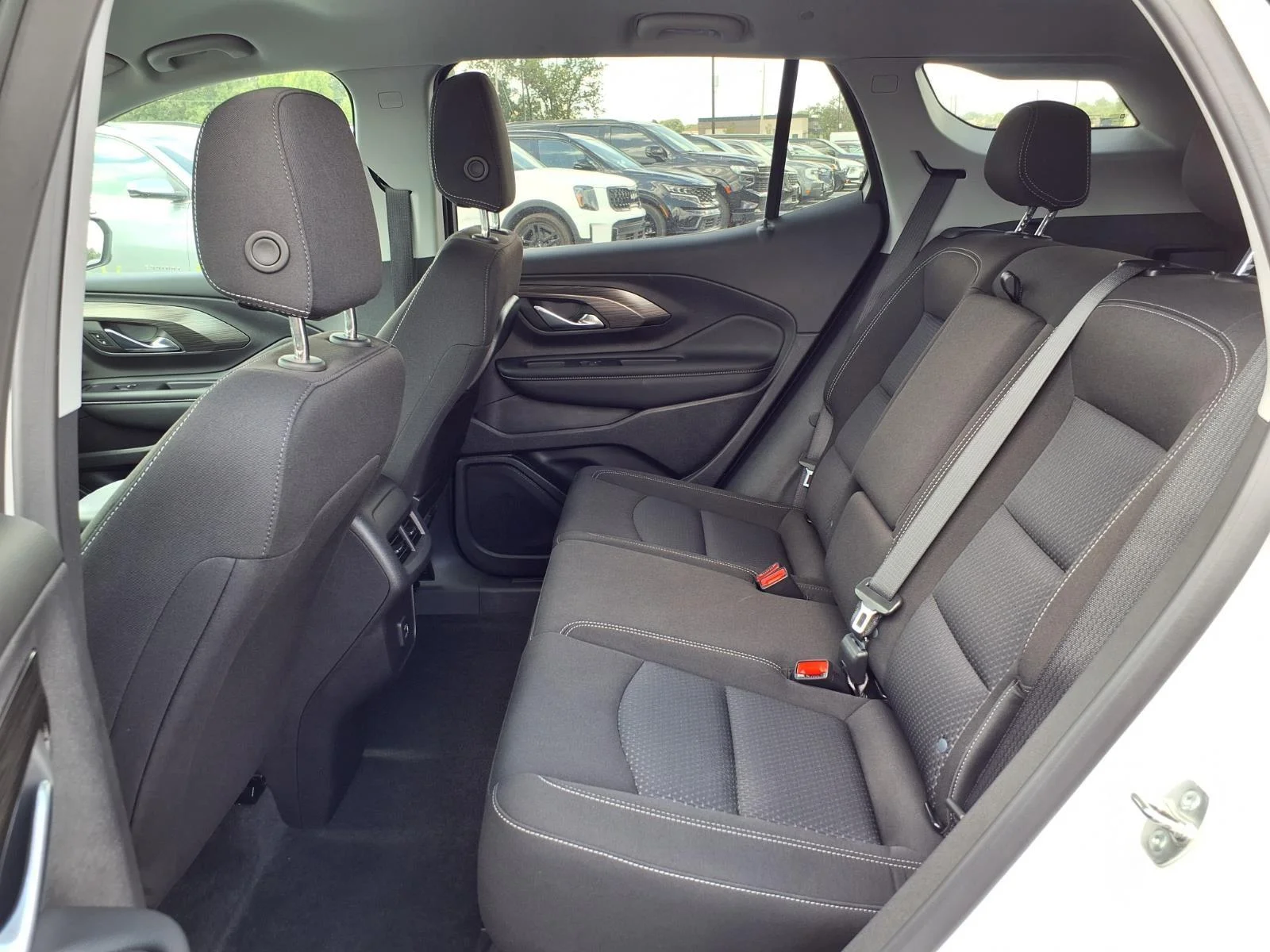Used 2024 Summit White GMC SLE image 23