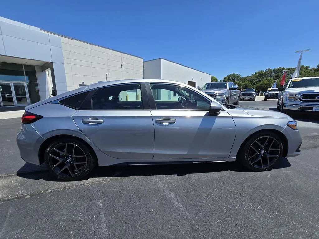 Used 2023 Lunar Silver Metallic Honda Sport Touring image 4