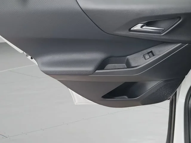 New 2027 Summit White Chevrolet LT image 17