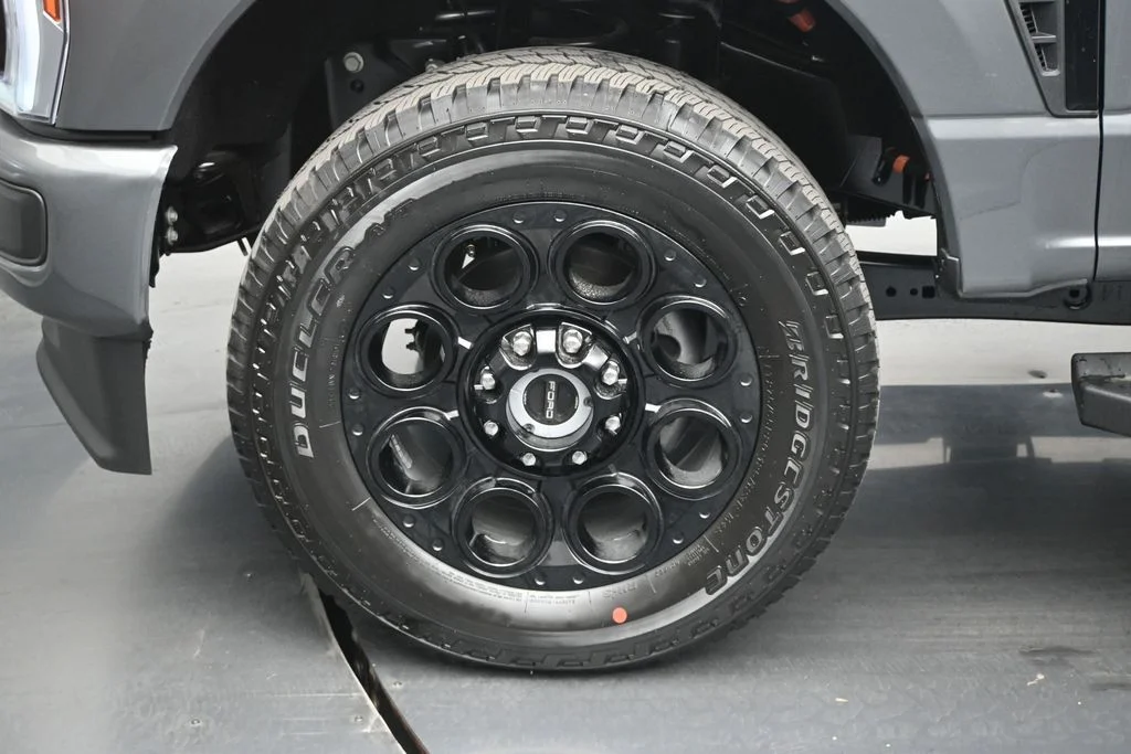 New 2026 Carbonized Gray Metallic Ford XLT image 23