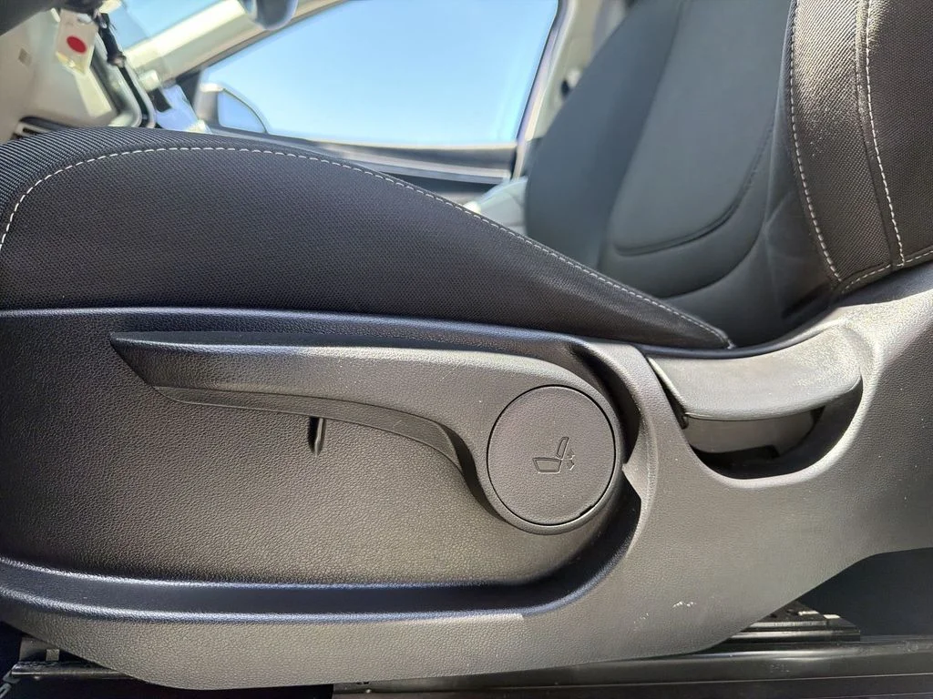 Used 2022 Blue Hyundai SE image 14