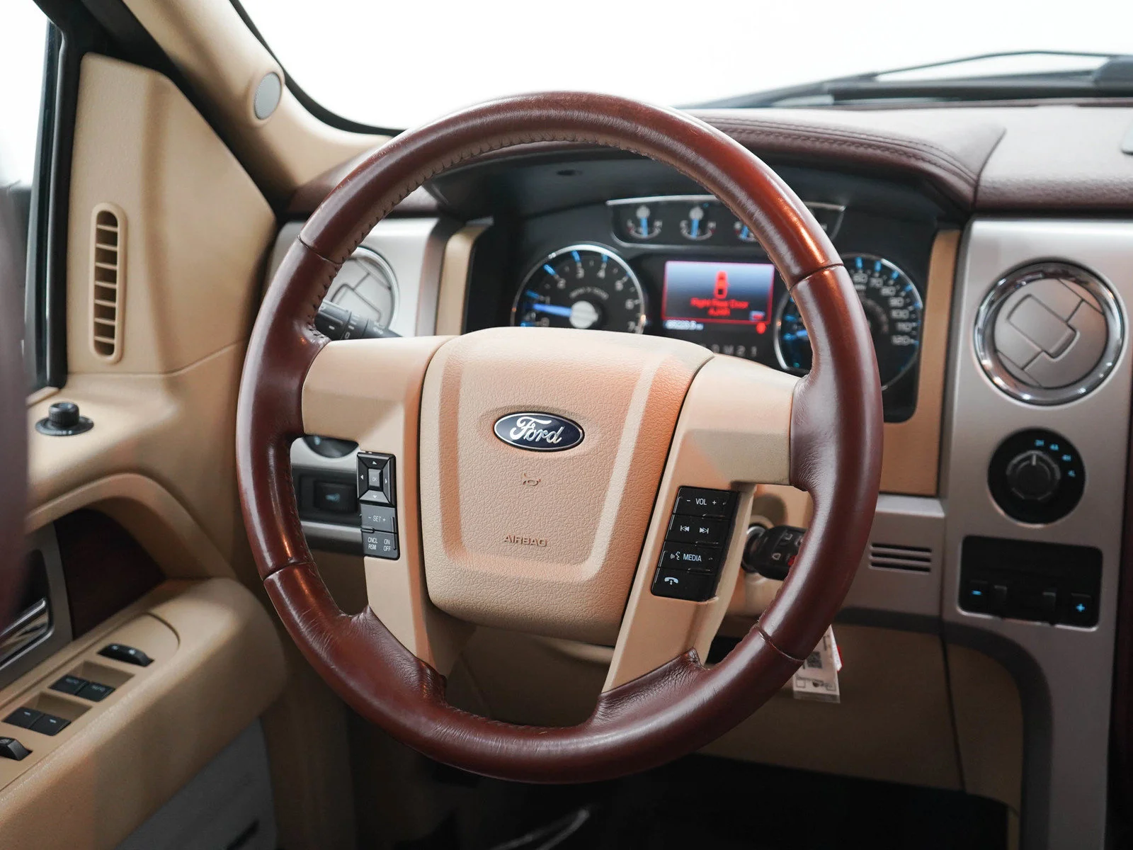 Used 2014  Ford XL image 14