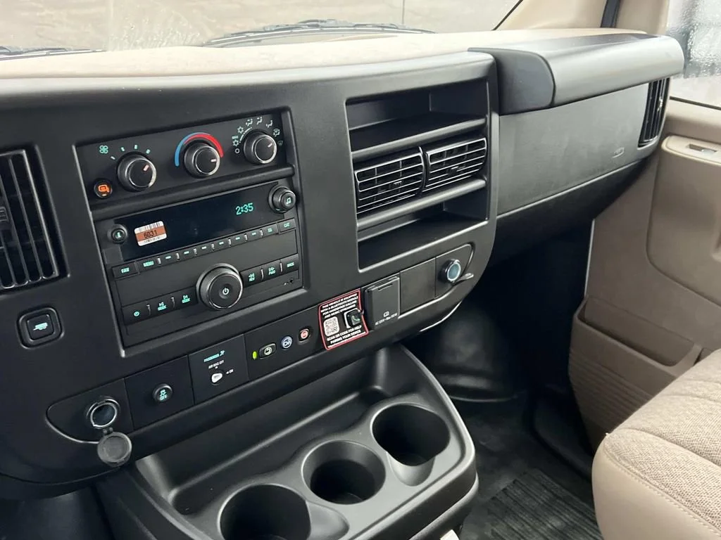 2025 Chevrolet Express Cargo Work Van - Photo 21