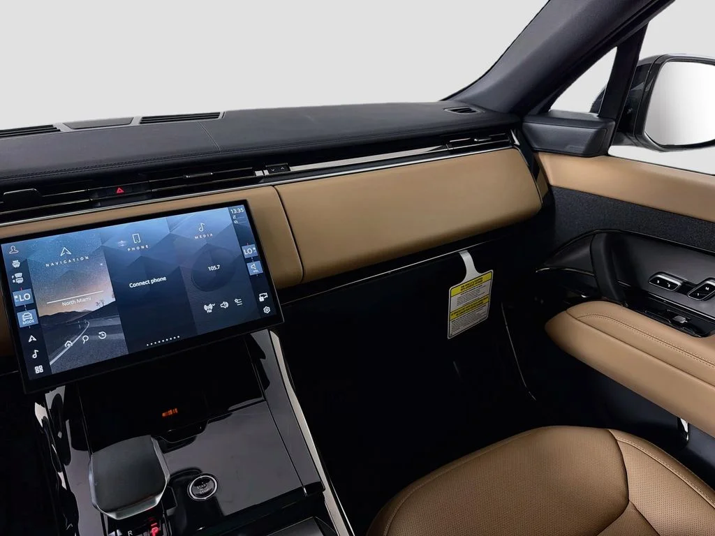 New 2027 Fuji White Land Rover SE image 25