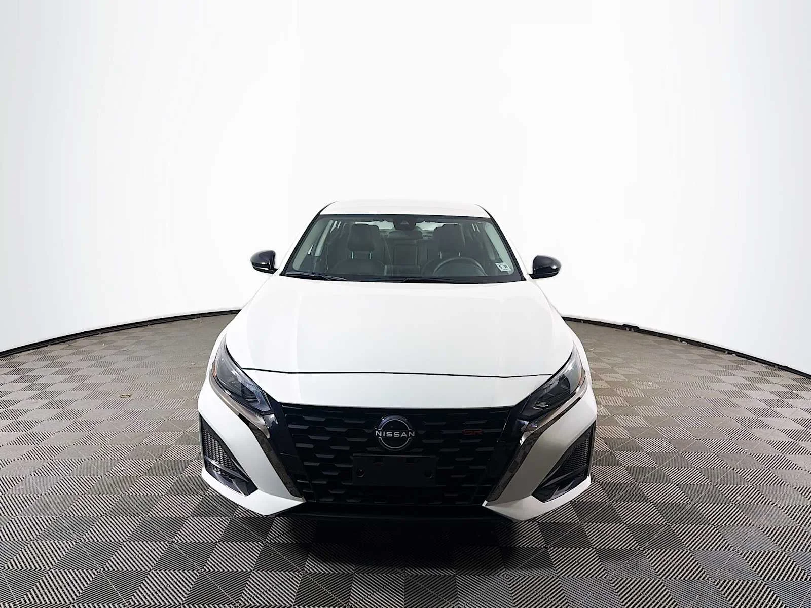 Certified Used 2025 Pearl White Tricoat Nissan SR image 2