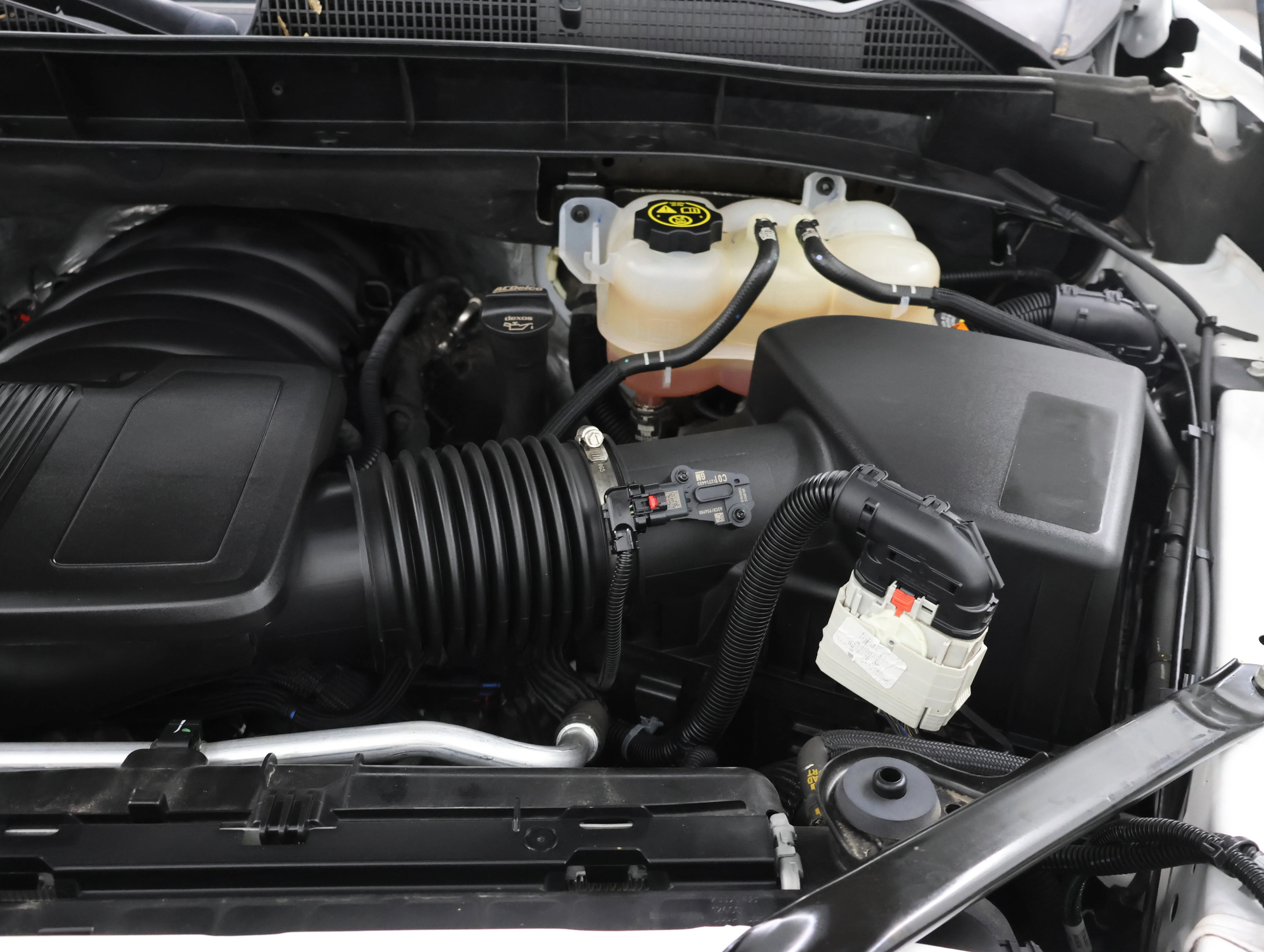 Used 2022 Summit White GMC AT4 image 17