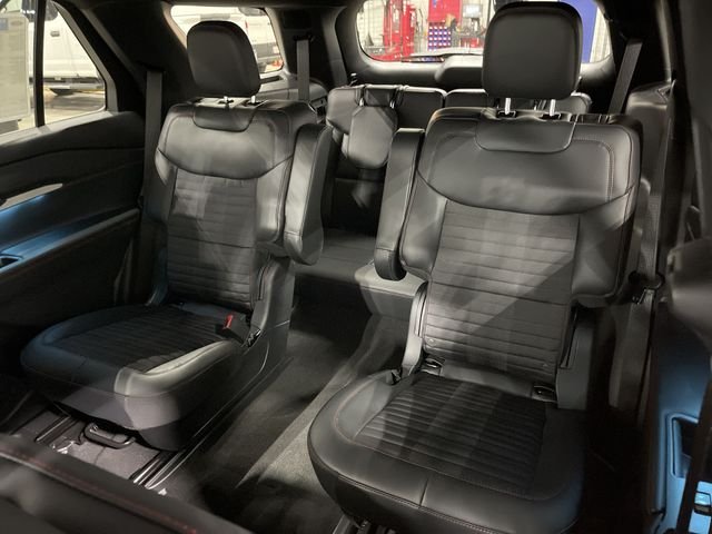 New 2026 Star White Metallic Tri-Coat Ford ST-Line image 29