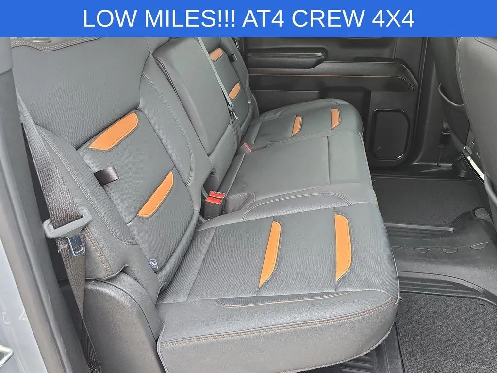 Used 2024  GMC AT4 image 28