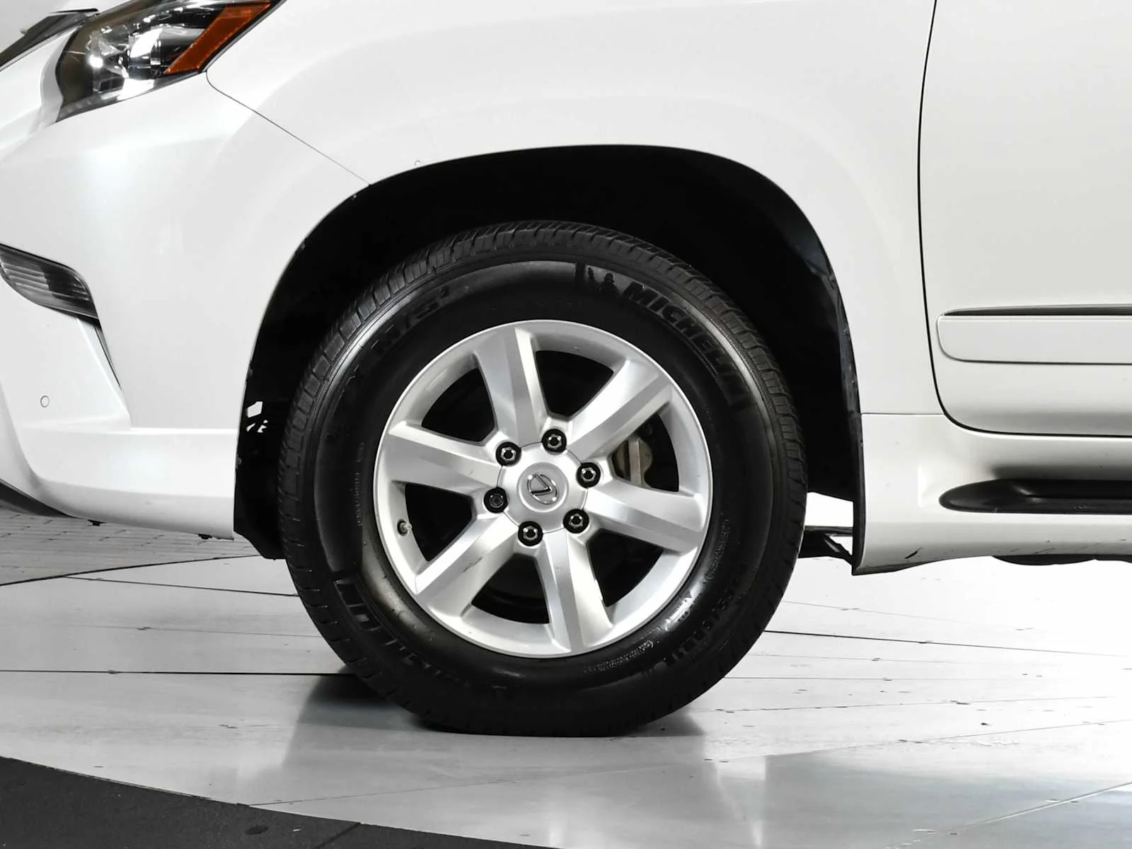 Used 2018 Starfire Pearl Lexus  image 12