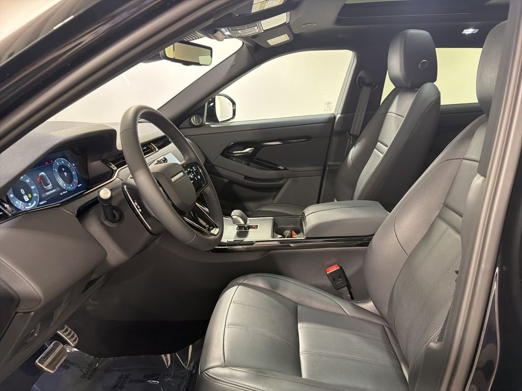 Certified Used 2025 Santorini Black Metallic Land Rover Dynamic image 11