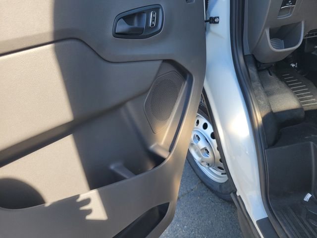 New 2025 Oxford White Ford Cutaway image 6