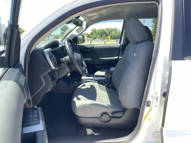 Used 2018 White Toyota SR5 image 14