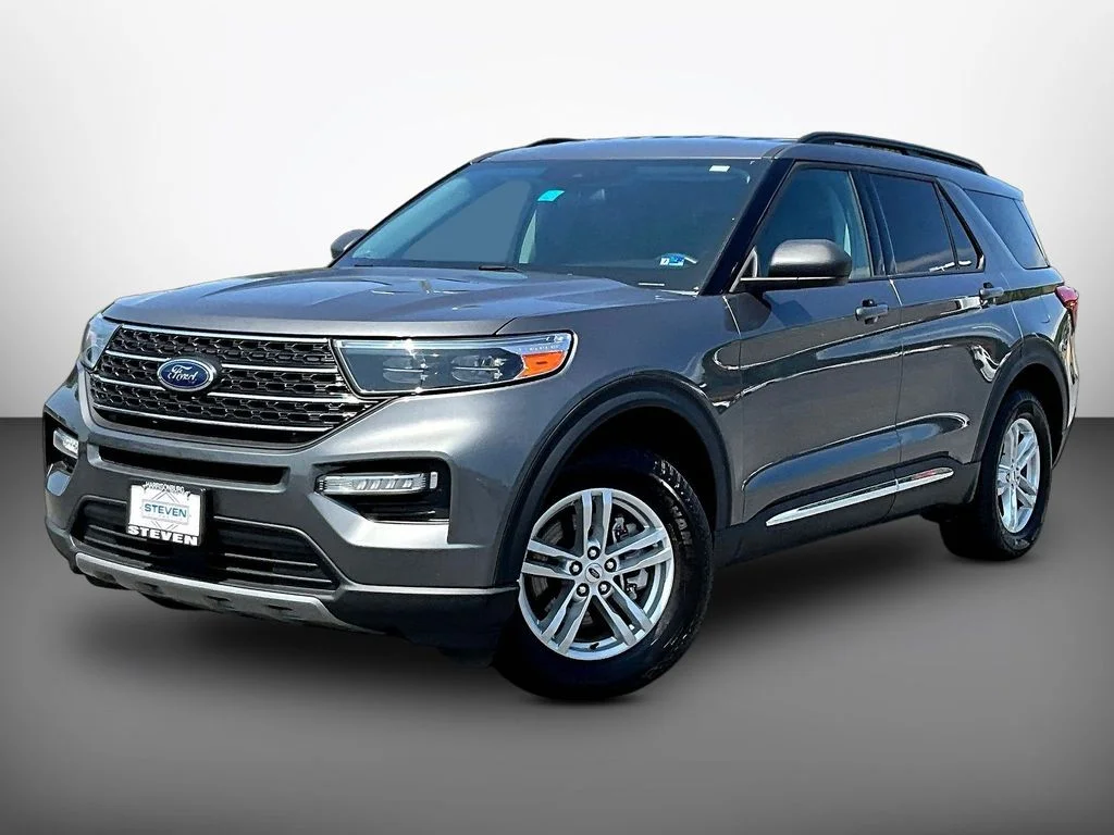 Certified Used 2022 Gray Ford XLT image 3