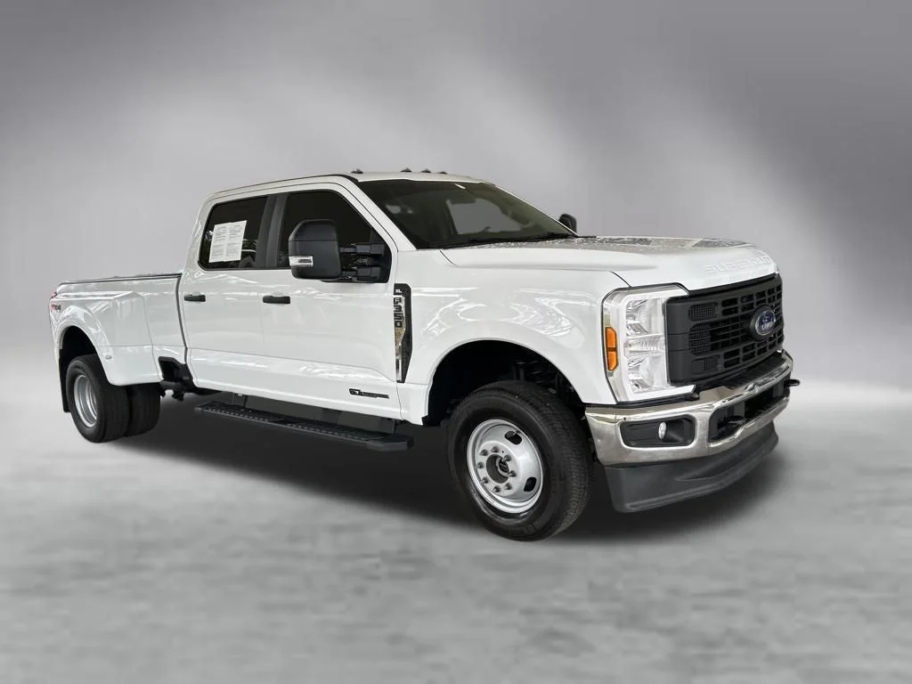 Used 2025 White Ford XL image 2
