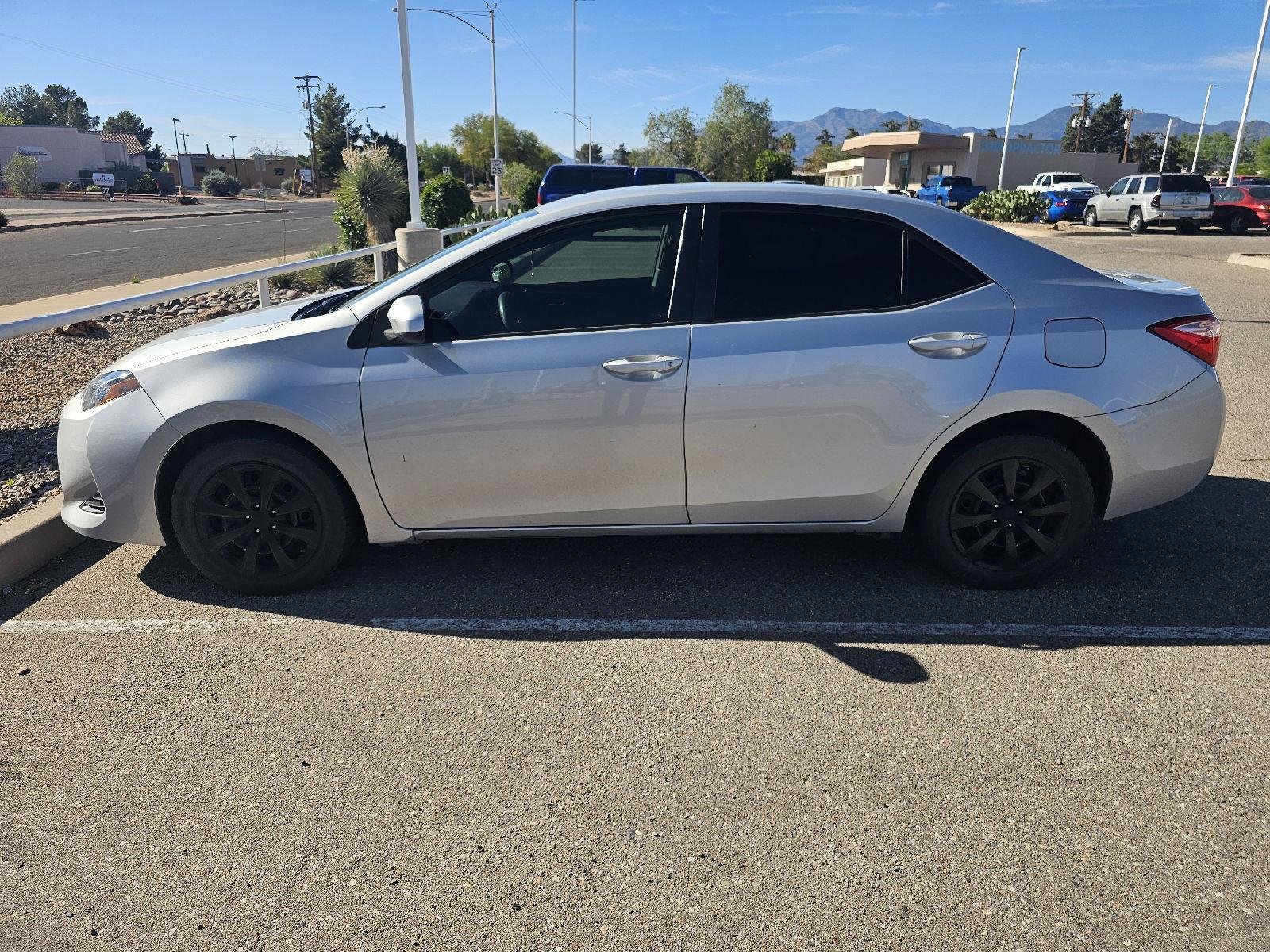 Used 2019 Toyota Corolla LE with VIN 5YFBURHE2KP933828 for sale in Sierra Vista, AZ