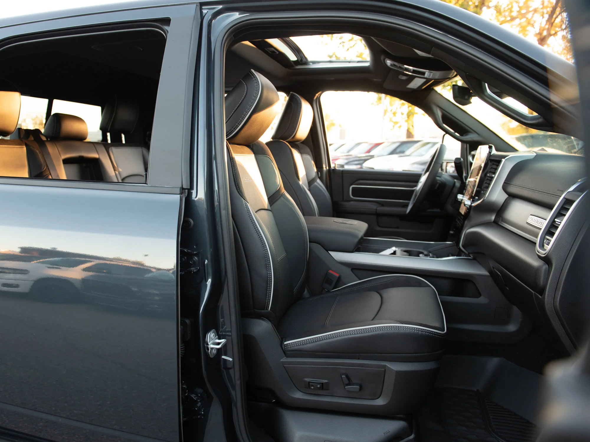New 2027 Blue RAM Laramie* Mega Cab 4x4, Sunroof, Pwr Running Boards, Harman/Kardon image 27