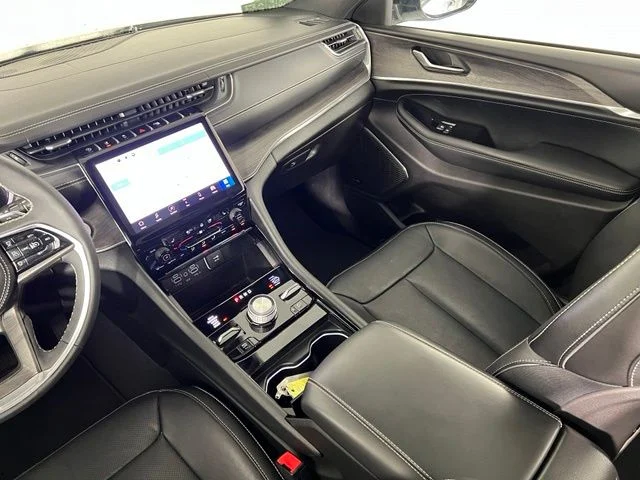 Used 2023 White Jeep Overland image 33